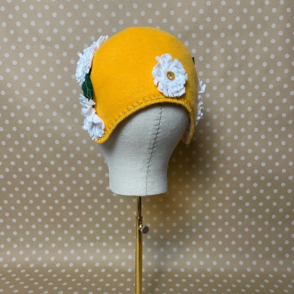 Handmade Felt Daisy Cap - Picture 3 of 4